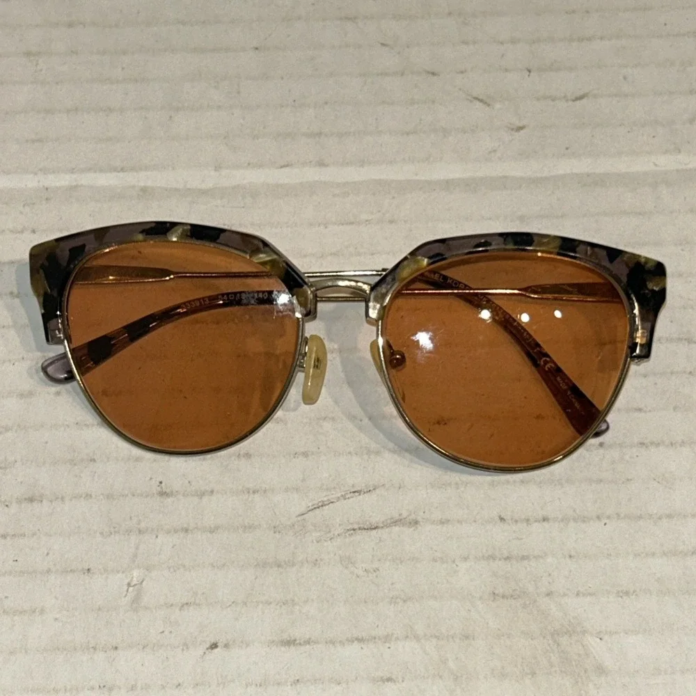 Michael Kors Womens Savannah Tortiose Shell Magnified Sunglasses